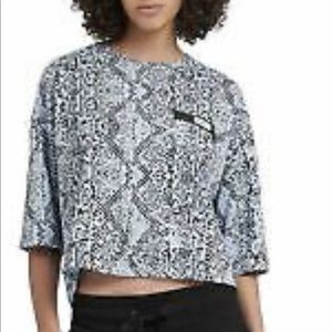 DKNY Cropped Workout Tee short sleeve snake print